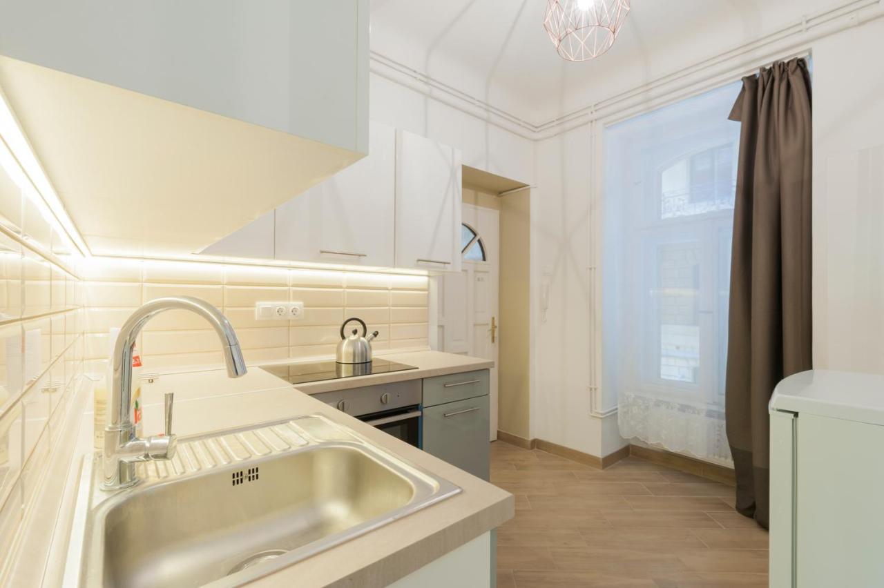 Central Seven Erzsebet Krt Budapest Luaran gambar